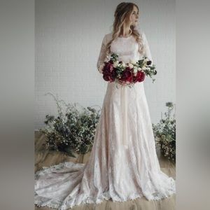 LoverBridal New with tags Long Sleeve Lace Wedding Dress
